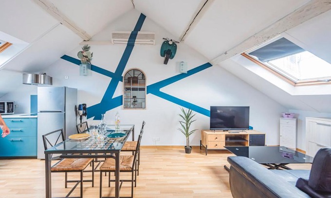 Reims Apartment | La place des Sacres, proche gare et centre
