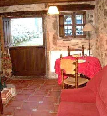 Navalguijo House | La Plazuela