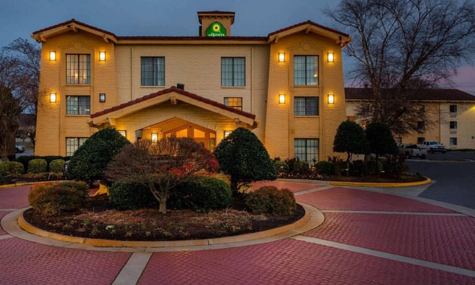 Norfolk - Virginia Beach Hotel | La Quinta Inn by Wyndham Norfolk Virginia Beach