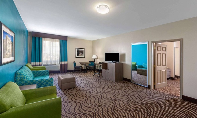 Wydewood Estates Hotel | La Quinta Inn & Suites by Wyndham Midland North