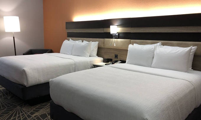 Branson Theater District Hotel | La Quinta Inn & Suites by Wyndham Branson