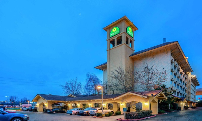 SeaTac Hotel | La Quinta Inn & Suites by Wyndham Seattle Sea-Tac Airport