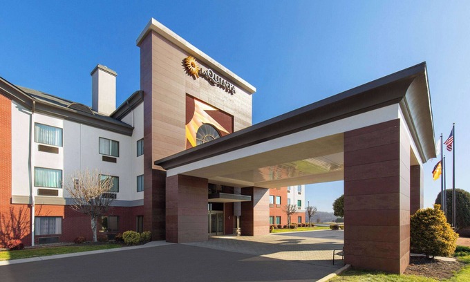 Loudon Hotel | La Quinta Inn & Suites by Wyndham Loudon