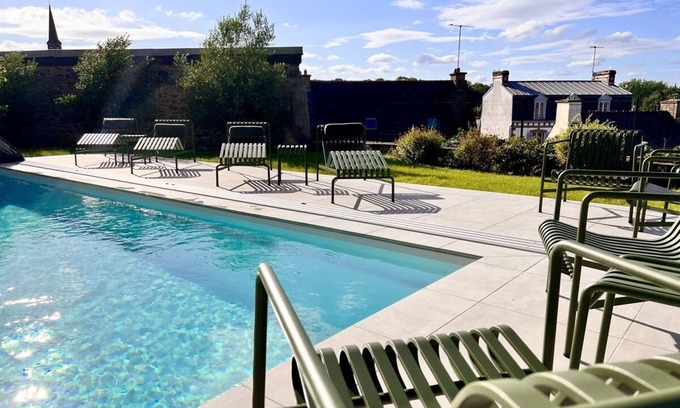 Chatelaudren Apartment | La Récréation - 1 bedroom apartment La Marelle - Covered outdoor swimming pool