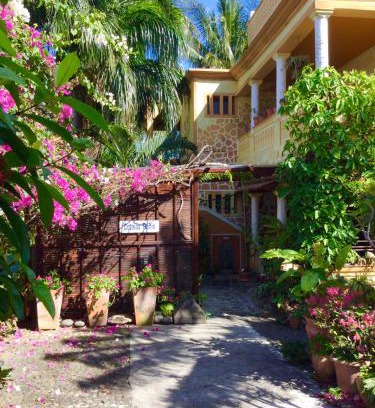 La Gaulette Bed & Breakfast | La Reine Creole