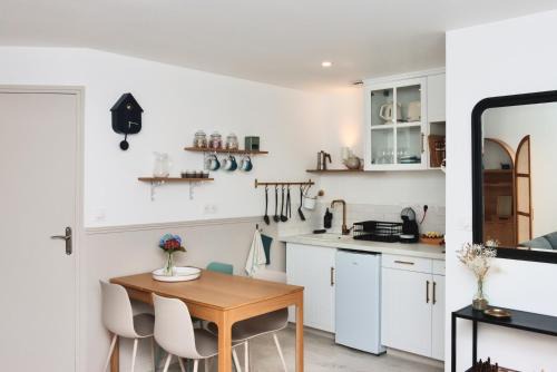 Saint-Meloir-des-Ondes Apartment | La Source - Spacieux T2 au coeur du village, à 5min des plages