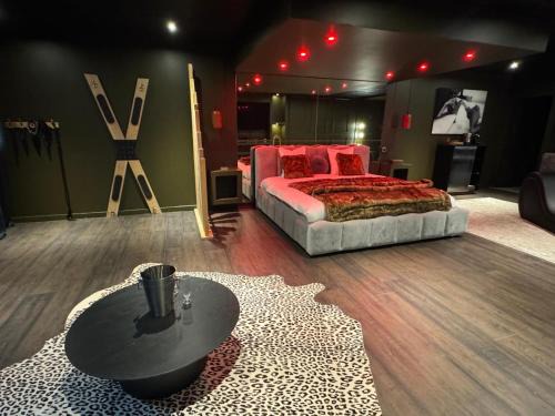Caissargues Hotel | La Suite 69