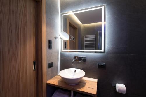 Santa Cristina Val Gardena Apartment | La Tambra - Residence - Central with Restaurant