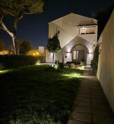 Livorno Villa | La Villa apartments Tinaia - Excellent for Sardegna & Corsica - 6-8 beds - Private parking included with camera