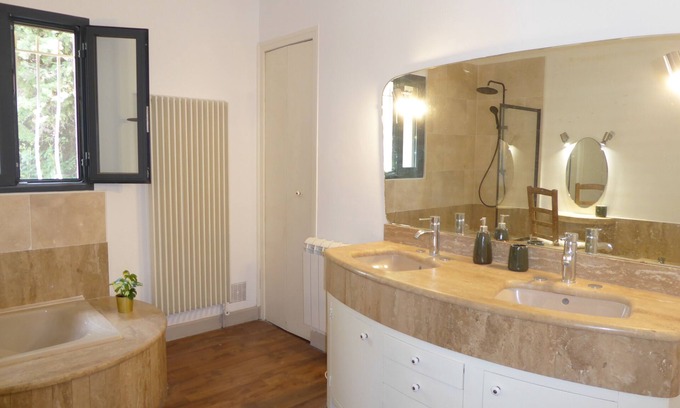 Garons Villa | La Villa des Pins