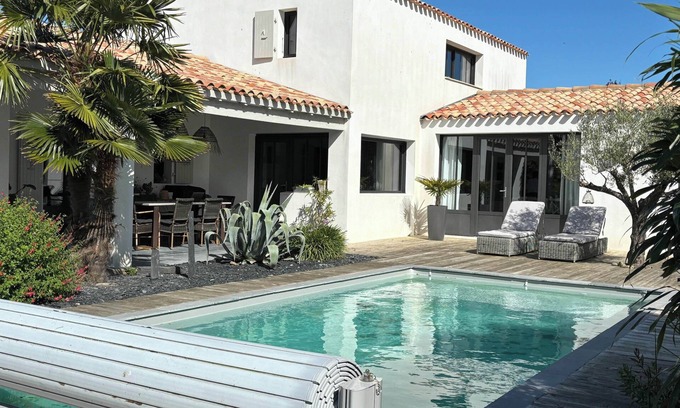 Saint-Pierre-d'Oleron House | La Villa Rosée Saint Pierre D'oléron Piscine Chauffée