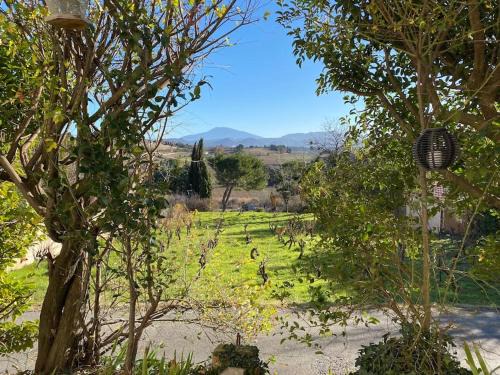 Cairanne Apartment | La vue sur le Mont Ventoux, appartement & parking