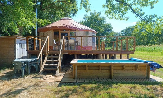 Poursiugues-Boucoue Cabin | La yourte du temps présent, an unusual rental!