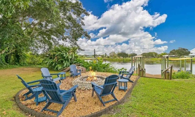 LaBelle House | LaBelle Vie, "Riverfront Serenity" & Bamboo Trails on 3+ acres.