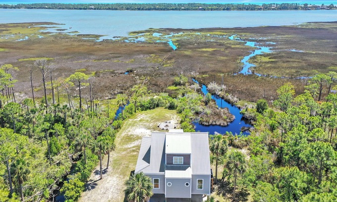 Port St. Joe House | Lagoon Front, Fire Pit, Quiet, Nature ~ Otter Cove