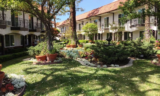 Laguna Hills Hotel | Laguna Hills Lodge