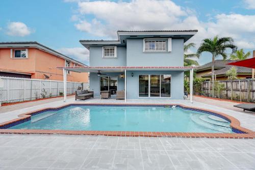 Richmond West House | Laguna Ponds