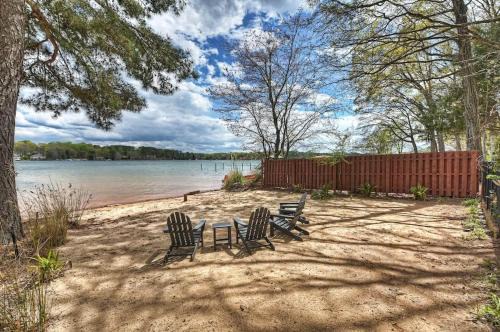 Mount Mourne House | Laid Back Lake Life by AvantStay Waterfront View
