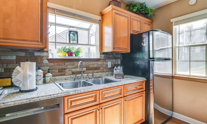 Indian Point Apartment | Lake Access & Pool: Branson Condo - 2 Mi to Marina