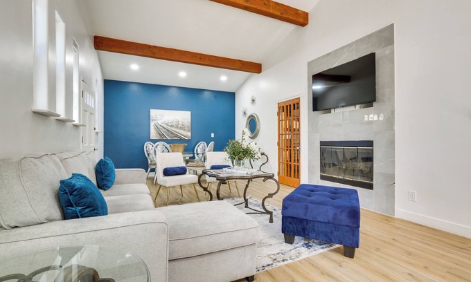 Arrowhead Villas House | Lake Arrowhead Hideaway w/Deck & Hot Tub