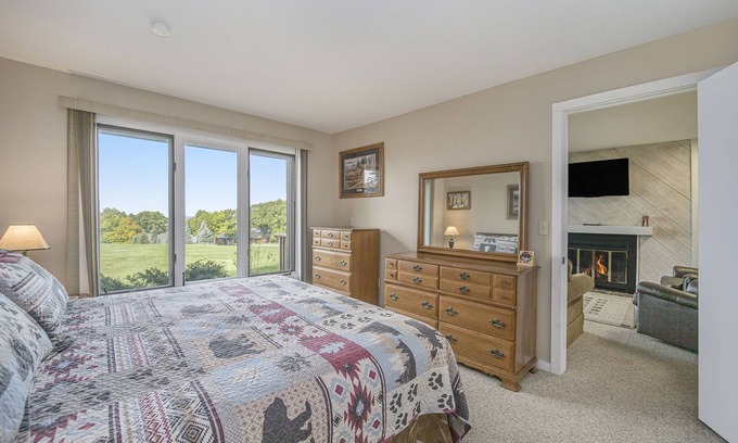 Bellaire Condo | Lake Bellaire Sunset Views | Cozy 1 Bed Condo near Lakeview Hotel