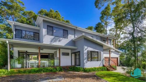 Murrays Beach House | Lake Breeze - lakeside, bushland escape, with plunge pool