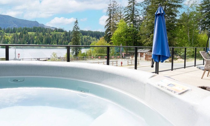 Youbou House | Lake Cowichan Lookout | Lakefront | Hot Tub | Pets