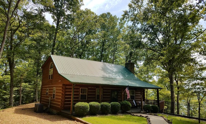 Nancy Cabin | Lake Cumberland custom log cabin home on 32 wooded acres