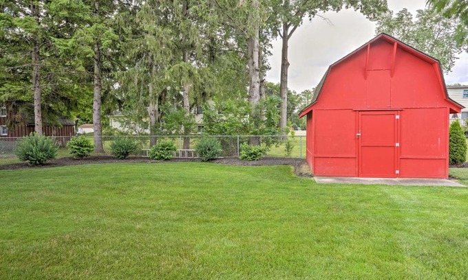 Amherst Apartment | Lake Erie Unit with Fire Pit 30 Mi to Cedar Point!