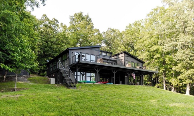 Cadiz House | Lake Front! 8 bedroom* Dock! Fire Pit ! Game Room!