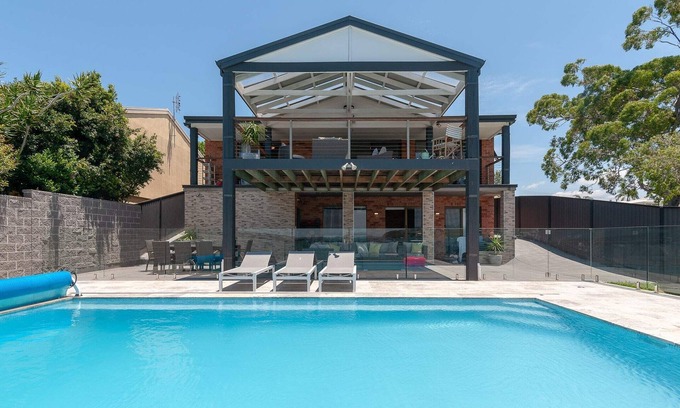 Arcadia Vale House | Lake Front Home - 4 Bedrooms - Pool & Jetty