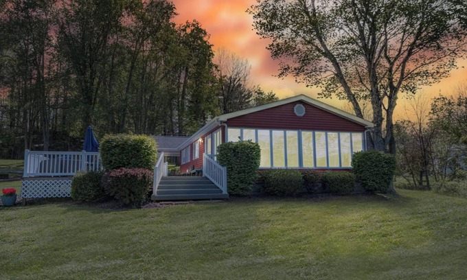 Logan Cottage | Lake Front Oasis: 3 bedroom + 2 bathroom cottage with fishing dock on Lake Logan
