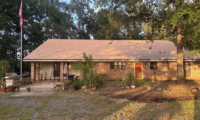 Florien House | Lake front property 3 bedroom with big back porch.