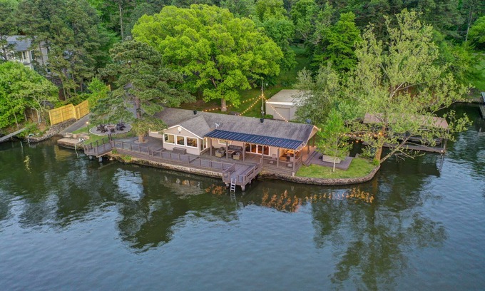 Mid America House | Lake Front Property/Hot Tub/Huge Deck/Game Room/Boat Ramp & Dock!