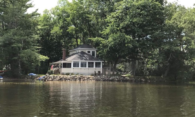 Auburn Cottage | Lake Front Taylor Pond Cottage