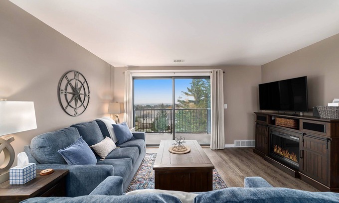 Acme Condo | ⛳ Lake & Golf View Condo @ Grand Traverse Resort | King Suite + Balcony + Beach Access ➠ 5056