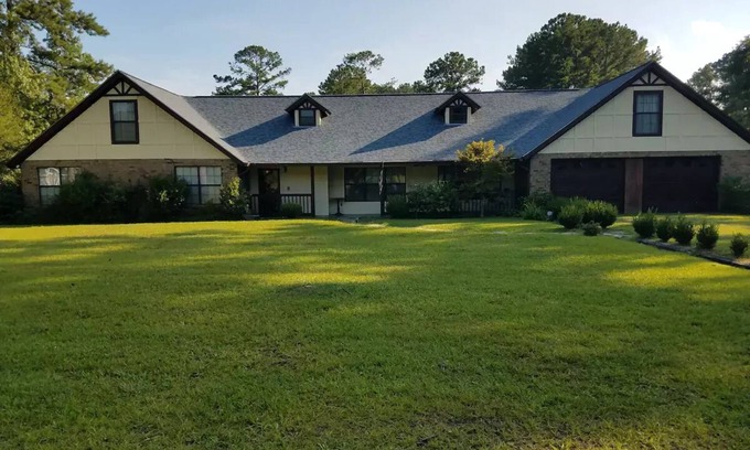 Ridgeland House | Lake Home Retreat near Hilton Head Island and Sav. GA