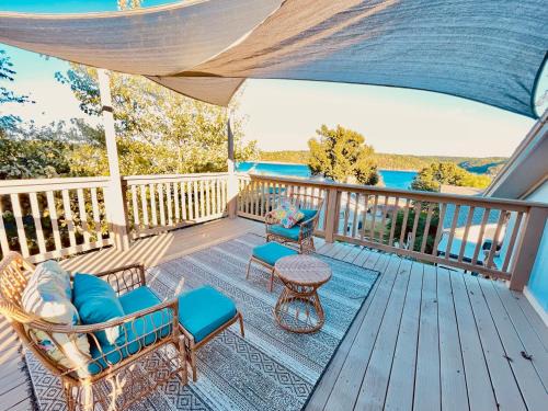 Beaver Shores House | Lake House and Studio Book Two places in one 4 bedrooms large driveway and yard