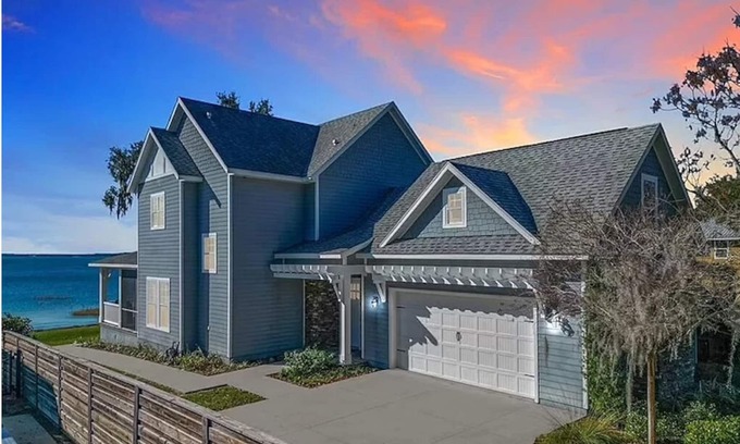Candler House | Lake House retreat w/ Private Beach!