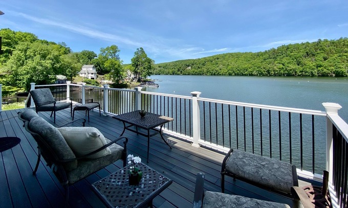 South Britain House | Lake house! Waterfront paradise