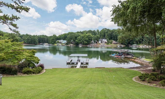 Cumming House | Lake Lanier Dream - Waterfront Escape