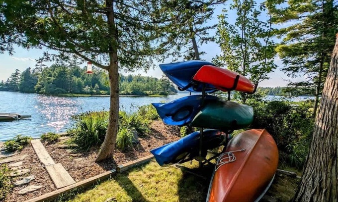 Franklin House | Lake Life Waterfront Cabin