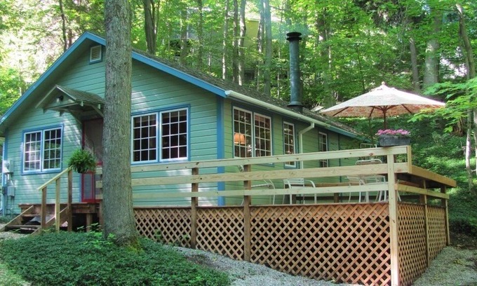 Frankfort Cottage | Lake Michigan cottage with private beach Privileges