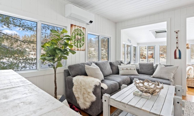 Gravenhurst Cottage | Lake Muskoka Mckenzie Retreat