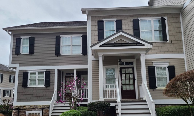 Lake Oconee Condo | Lake Oconee condo - Lakefront, sleeps 12! Shared sandy beach and swimming area