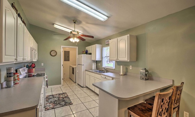 Clewiston Cottage | Lake Okeechobee Fishing Retreat w/Fire Pit!