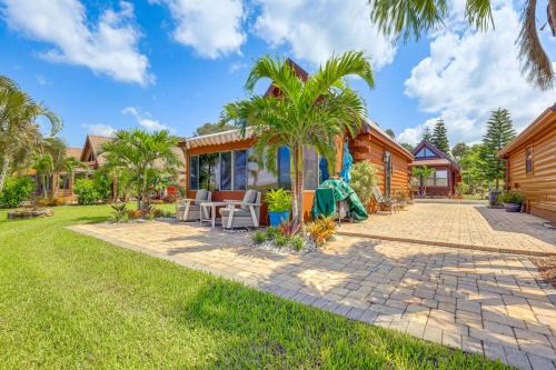 Okeechobee House | Lake Okeechobee Log Cabin with Community Pool and Dock