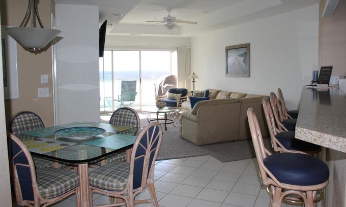 Lake Ozark Apartment | Lake Ozarks Get Away Topsider