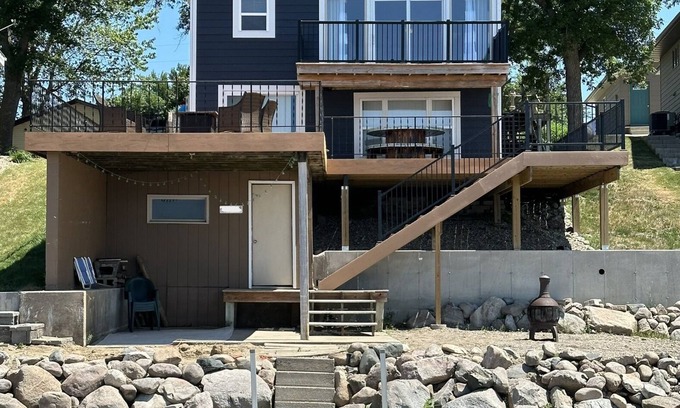 Estelline House | Lake Poinsett waterfront home with beautiful sunset views