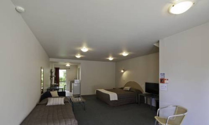 Hamilton Lake Hotel | Lake Point Motel